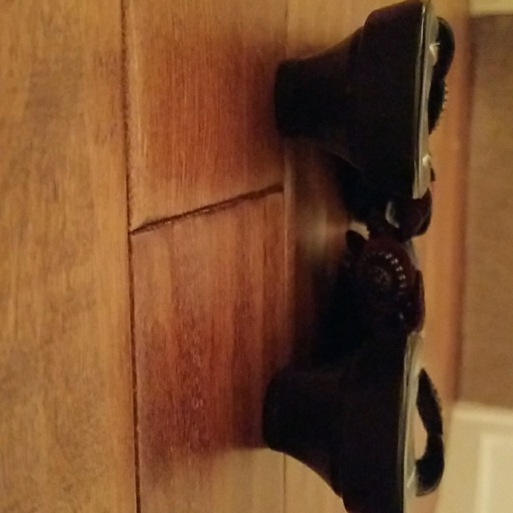 Shoes - Picture 6 of 6